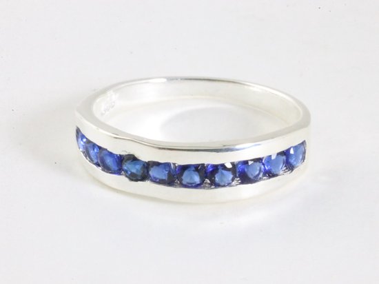 Fijne hoogglans zilveren ring met blauwe saffier afbeelding 3