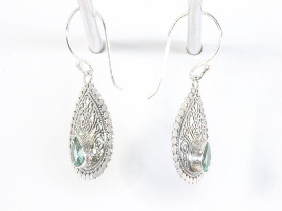 Traditionele bewerkte zilveren oorbellen met groene toermalijn afbeelding 2