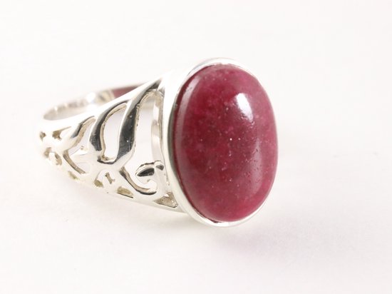 Opengewerkte zilveren ring met robijn cabochon afbeelding 1