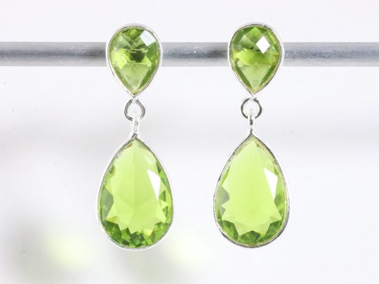 Zilveren oorstekers met peridoot afbeelding 4