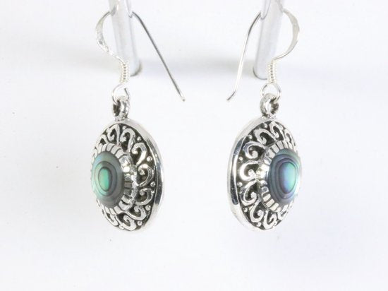 Bewerkte ronde zilveren oorbellen met abalone schelp afbeelding 2