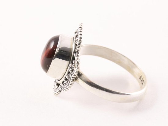 Bewerkte zilveren ring met rode tijgeroog afbeelding 2