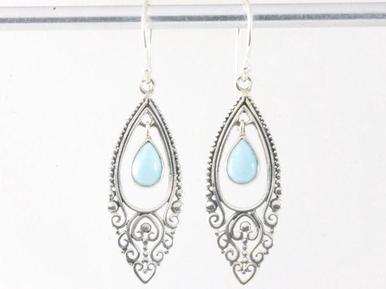 Lange opengewerkte zilveren oorbellen met larimar afbeelding 4