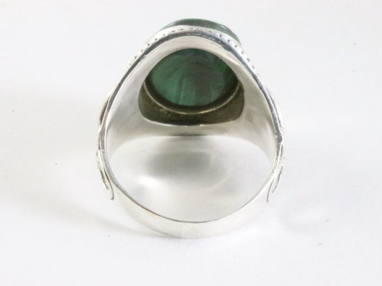 Zware bewerkte zilveren ring met malachiet afbeelding 3