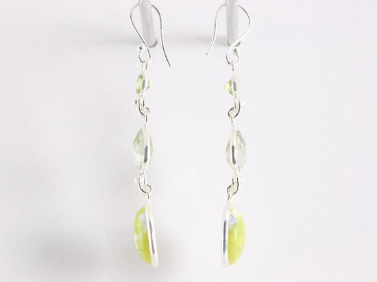 Lange zilveren oorbellen met lizardiet, groene amethist en peridoot afbeelding 2