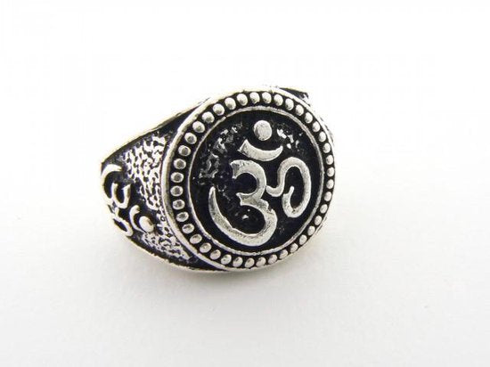 Zware bewerkte zilveren ring met ohm-tekens afbeelding 1