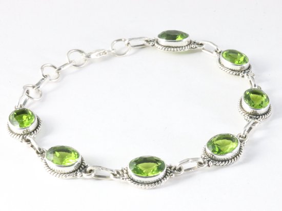 Bewerkte zilveren armband met peridoot afbeelding 2