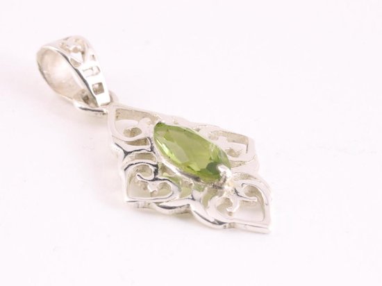 Fijne opengewerkte zilveren hanger met peridoot aan ketting afbeelding 2