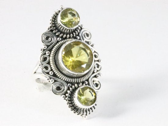 Langwerpige bewerkte zilveren ring met citrien afbeelding 1