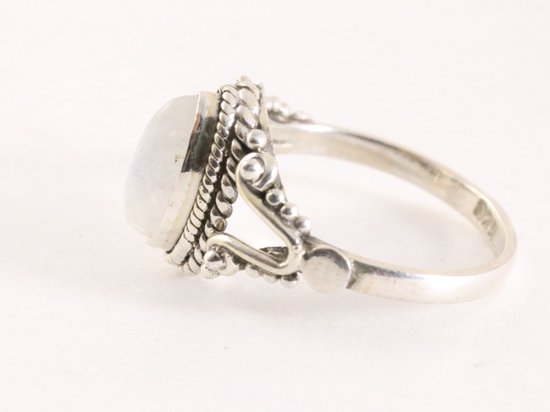 Fijne bewerkte zilveren ring met regenboog maansteen afbeelding 2