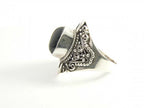 Bewerkte zilveren ring met onyx afbeelding 3