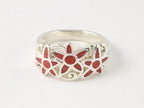 Opengewerkte zilveren ring met rode koraal steen bloemen afbeelding 2