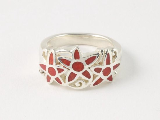 Opengewerkte zilveren ring met rode koraal steen bloemen afbeelding 2
