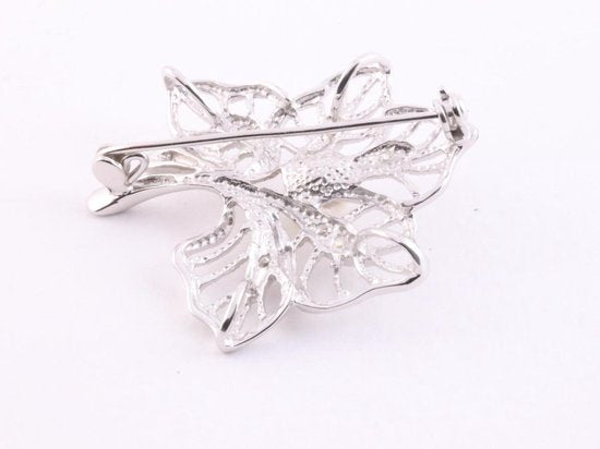 Opengewerkte zilveren broche met zoetwater parel en witte topaas afbeelding 3