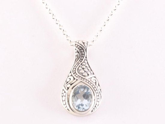 Traditionele bewerkte zilveren hanger met blauwe topaas aan ketting afbeelding 4