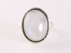 Ovale zilveren ring met regenboog maansteen afbeelding 4