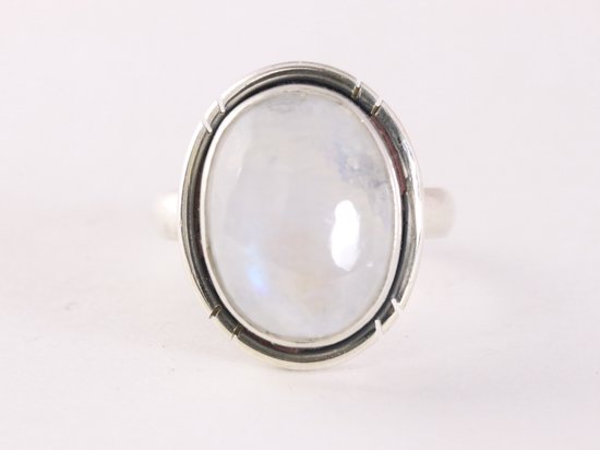 Ovale zilveren ring met regenboog maansteen afbeelding 4