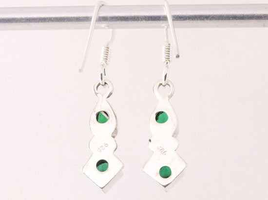 Fijne zilveren oorbellen met smaragd afbeelding 3