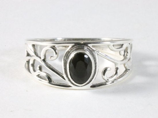 Fijne opengewerkte zilveren ring met onyx afbeelding 4