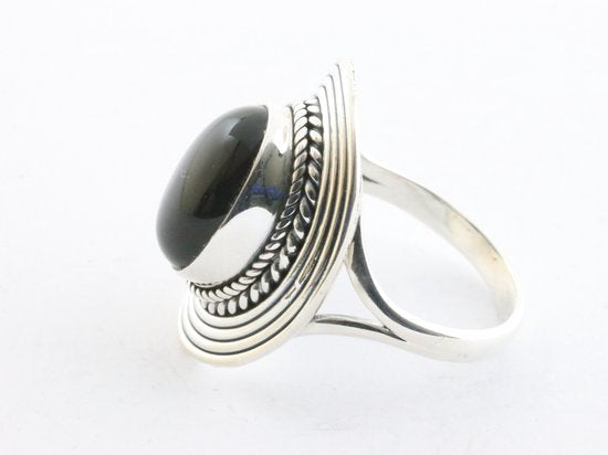 Zware bewerkte zilveren ring met onyx afbeelding 2