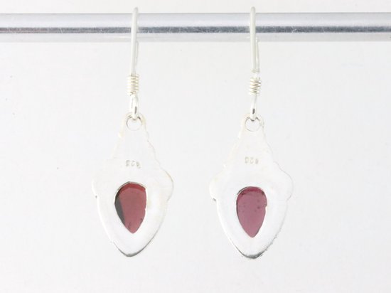 Fijne bewerkte zilveren oorbellen met granaat afbeelding 3