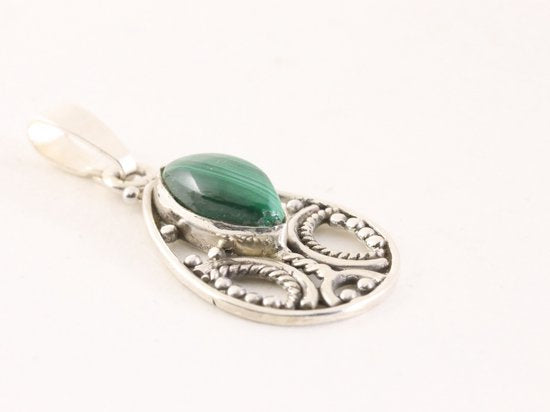 Fijne opengewerkte zilveren hanger met malachiet aan ketting afbeelding 2