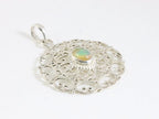 Opengewerkte zilveren hanger met Ethiopische opaal aan ketting afbeelding 2