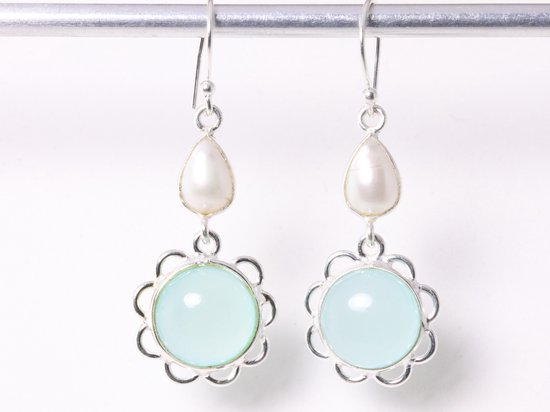 Lange zilveren oorbellen met aqua chalcedoon en parel afbeelding 4