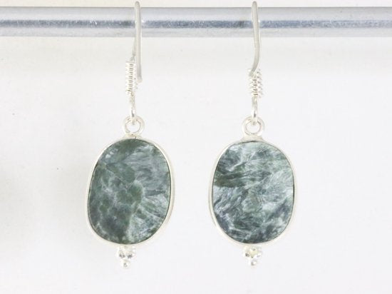 Zilveren oorbellen met groene serafiniet afbeelding 2