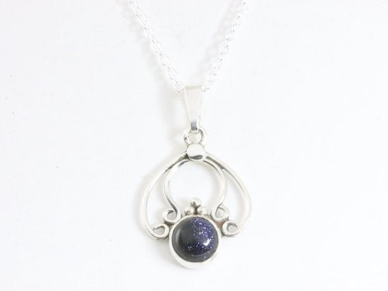 Fijne opengewerkte zilveren hanger met blauwe zonnesteen aan ketting afbeelding 1