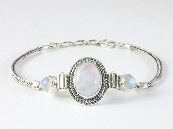 Bewerkte zilveren armband met regenboog maansteen afbeelding 1