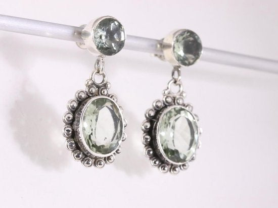 Bewerkte zilveren oorstekers met groene amethist afbeelding 2