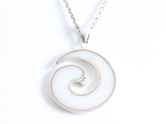 Bewerkte zilveren hanger met parelmoer aan ketting afbeelding 3