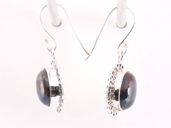 Opengewerkte zilveren oorbellen met onyx afbeelding 2