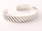 Zware zilveren klemarmband met schuine ribbels afbeelding 2