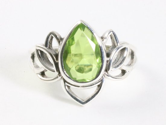 Opengewerkte zilveren lotus bloem ring met peridoot afbeelding 4