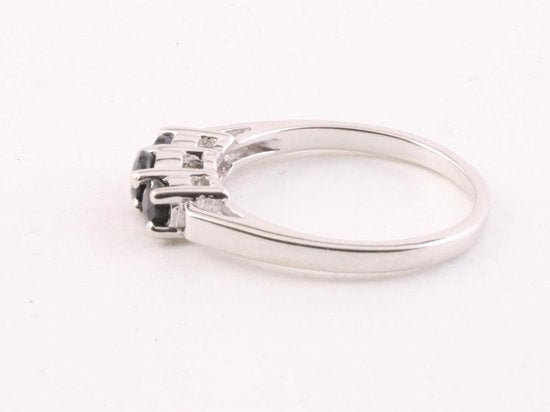 Fijne zilveren ring met zwarte saffier afbeelding 3