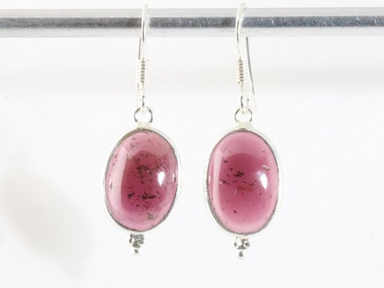 Fijne zilveren oorbellen met granaat afbeelding 1