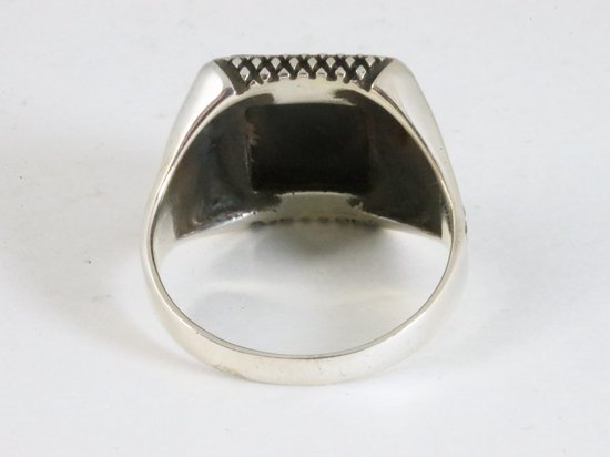 Bewerkte zilveren ring met onyx afbeelding 3