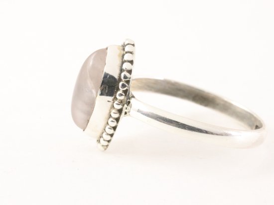 Fijne bewerkte zilveren ring met rozenkwarts afbeelding 2