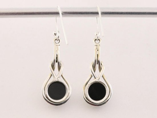 Zilveren oorbellen met onyx afbeelding 3
