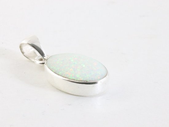 Fijne ovale zilveren hanger met welo opaal aan ketting afbeelding 2