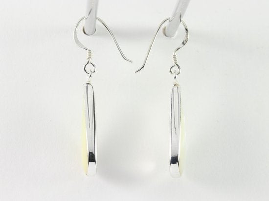 Druppelvormige zilveren oorbellen met parelmoer afbeelding 2