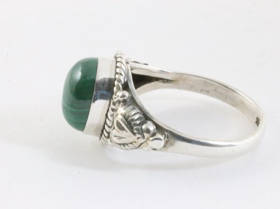 Bewerkte zilveren ring met malachiet afbeelding 2