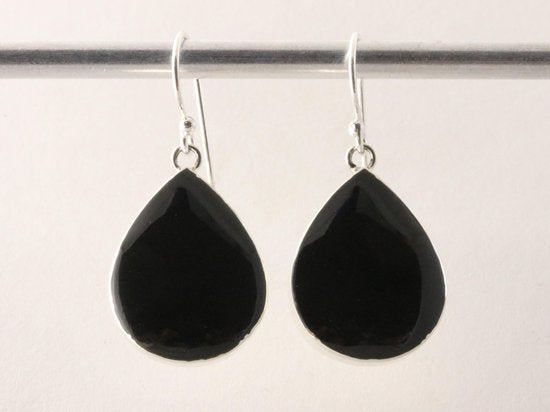 Druppelvormige zilveren oorbellen met onyx afbeelding 4