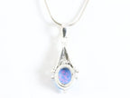 Bewerkte zilveren hanger met Australische opaal aan ketting afbeelding 3