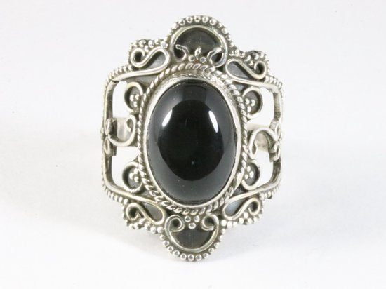 Bewerkte zilveren ring met onyx afbeelding 4