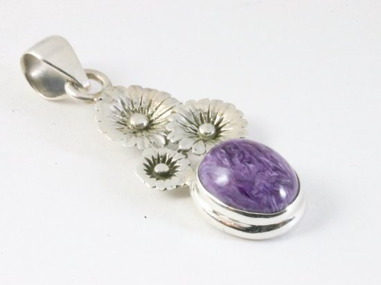 Zilveren bloemen hanger met paarse charoiet afbeelding 2