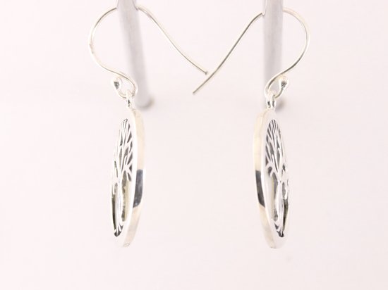 Ronde zilveren oorbellen met levensboom op parelmoer afbeelding 2