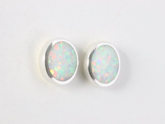Fijne ronde zilveren oorstekers met welo opaal afbeelding 2